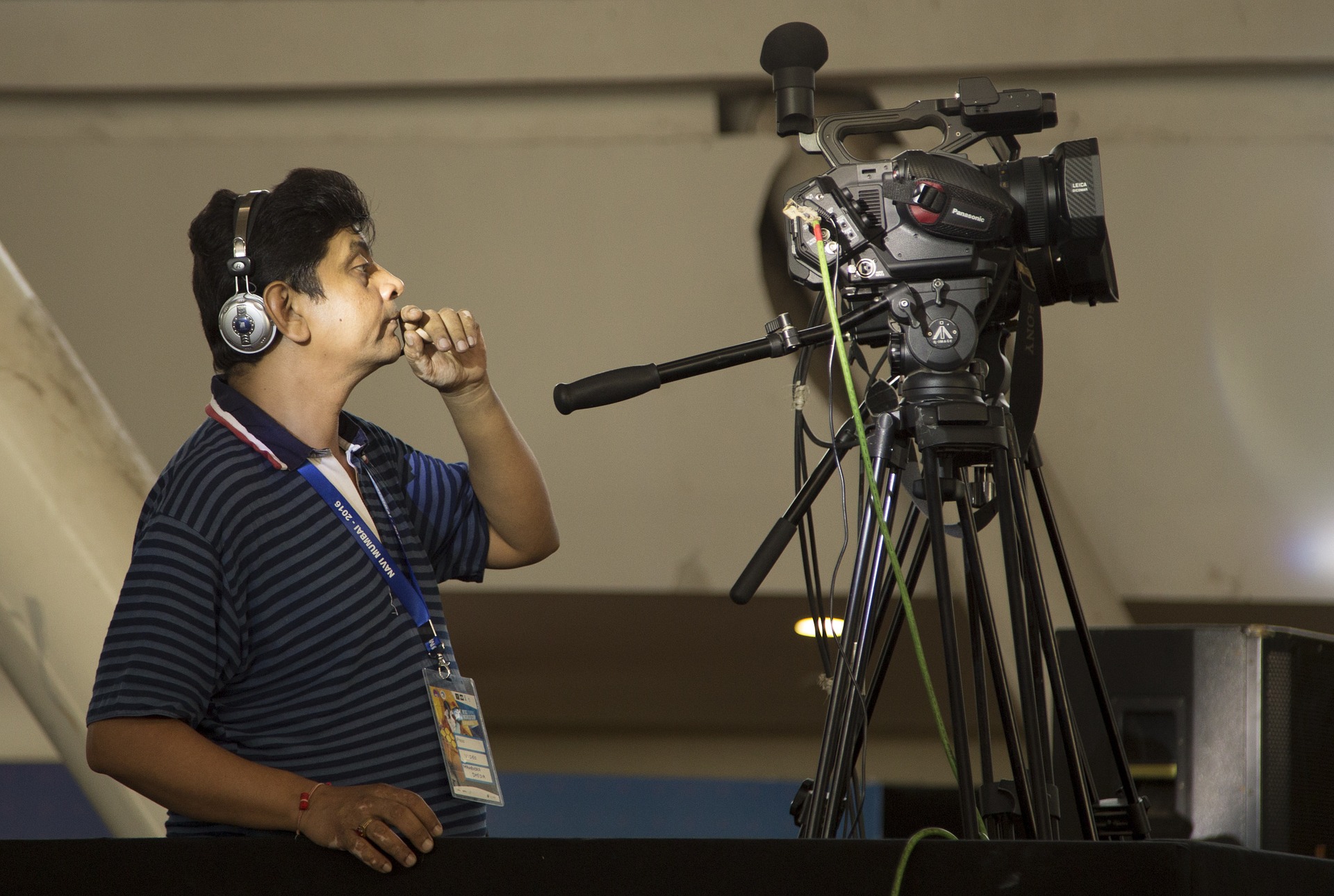 cameraman-1399789_1920