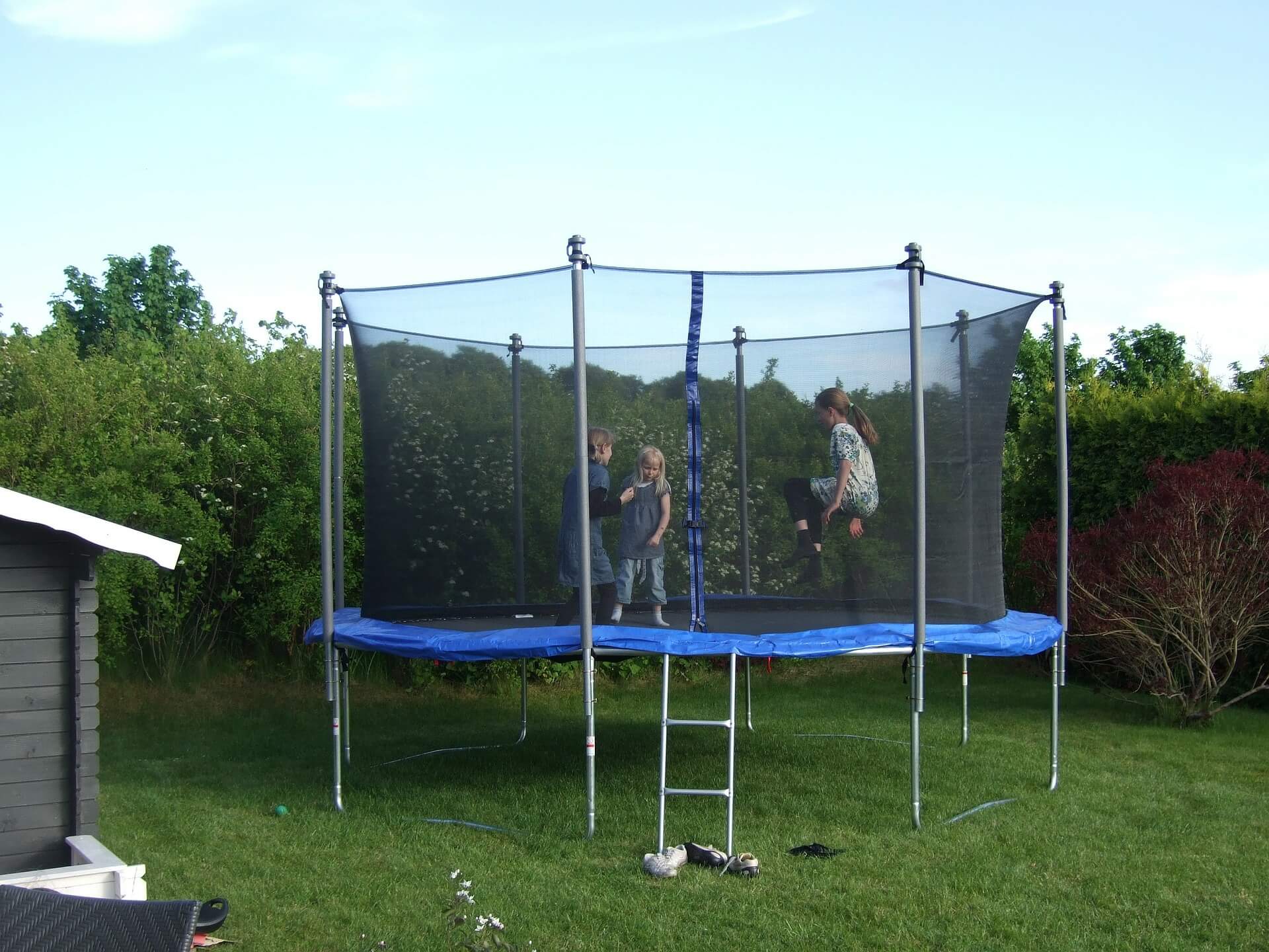 trampoline-182214_1920